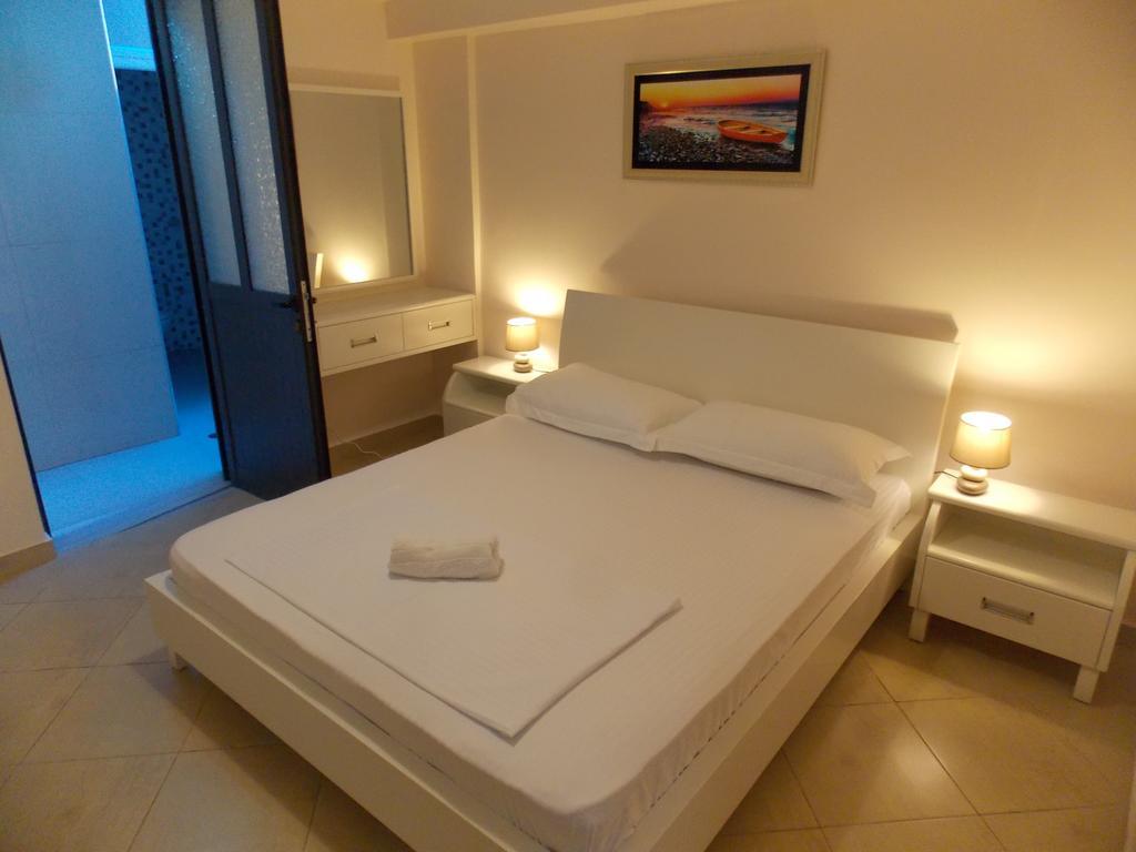 Amber Apartments Sarande Exterior photo